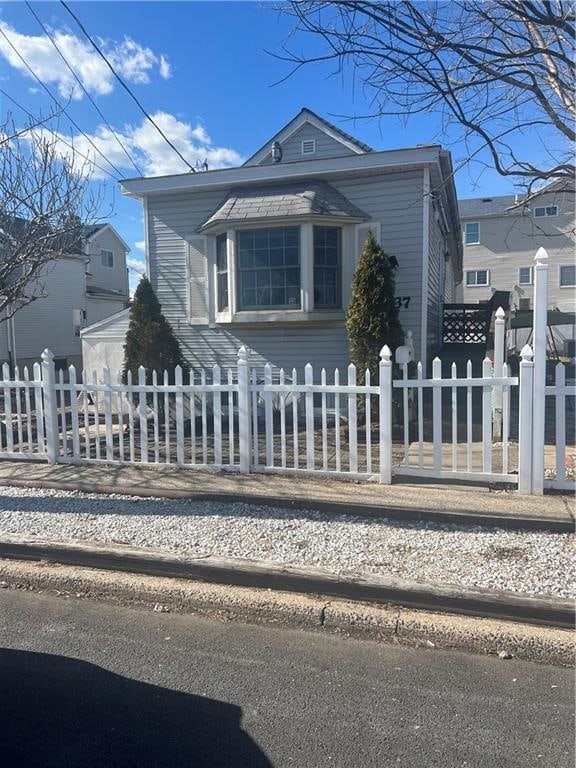 view of front of property with a fenced front yard