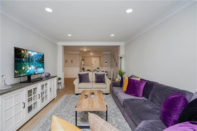 living room with light wood finished floors, recessed lighting, and crown molding