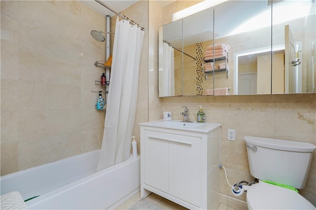 full bath featuring vanity, shower / bath combo, tile walls, toilet, and tasteful backsplash