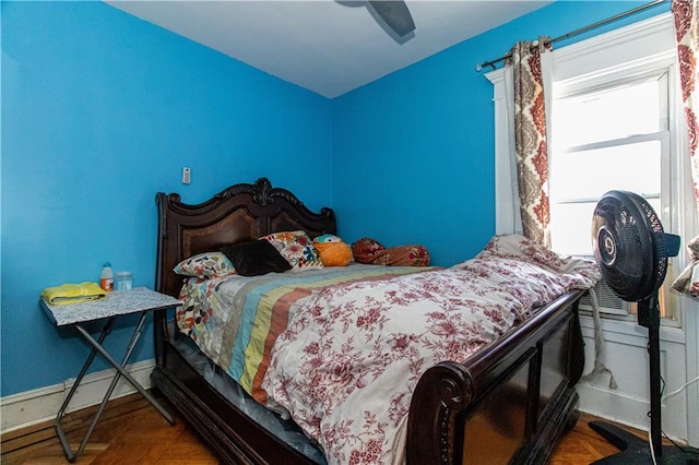 bedroom with a ceiling fan and baseboards