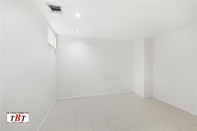 empty room with baseboards, visible vents, and recessed lighting