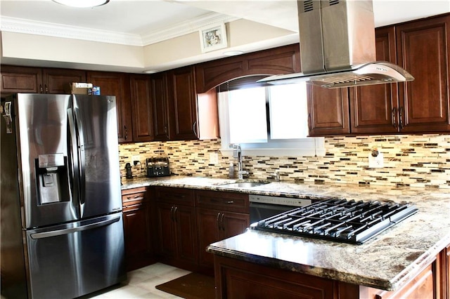 kitchen with stainless steel fridge with ice dispenser, ornamental molding, a sink, stovetop, and dishwashing machine