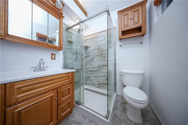 full bathroom featuring baseboards, toilet, a stall shower, and vanity