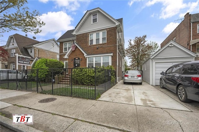 view of front of property featuring brick siding and a fenced front yard