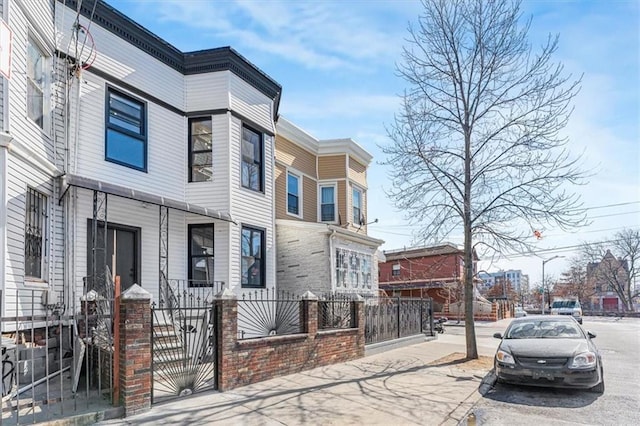 view of front facade with a fenced front yard