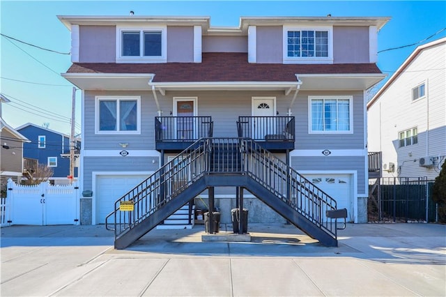 view of front facade featuring a garage, fence, and driveway