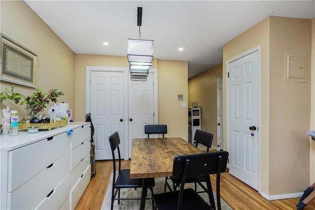 dining room with recessed lighting, baseboards, and light wood-style floors