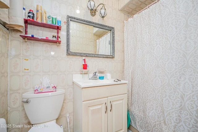 31 Seeley St, Brooklyn, NY 11218 - bathroom featuring vanity, toilet, and a shower with curtain
