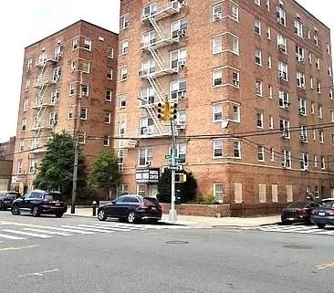 view of apartment building / complex