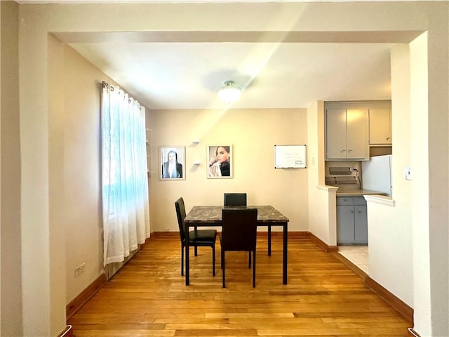 2665 Homecrest Ave Unit 6M, Brooklyn, NY 11235 - dining space featuring light wood-style flooring and baseboards