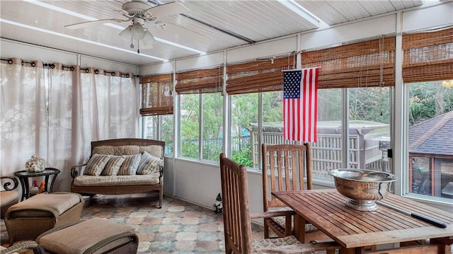 sunroom / solarium featuring a ceiling fan