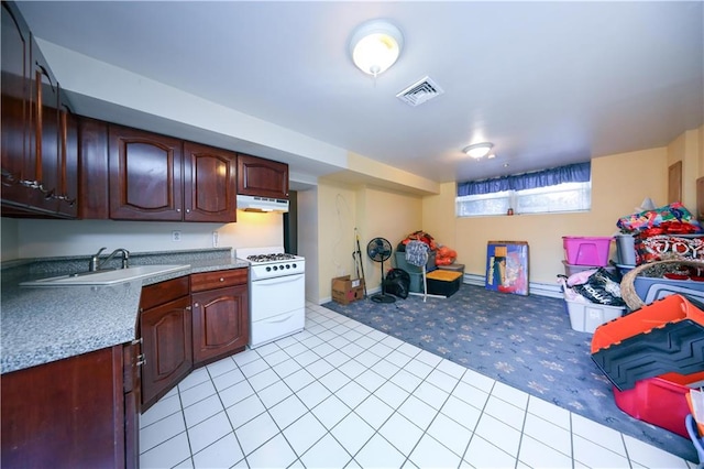 kitchen with visible vents, under cabinet range hood, light carpet, white range with gas cooktop, and a sink