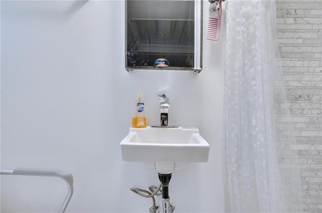 full bathroom with a shower with shower curtain