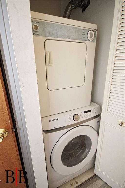 1121 E 73rd St Unit 69, Brooklyn, NY 11234 - laundry area featuring stacked washer and clothes dryer
