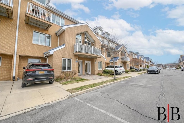 view of road featuring sidewalks, a residential view, and curbs