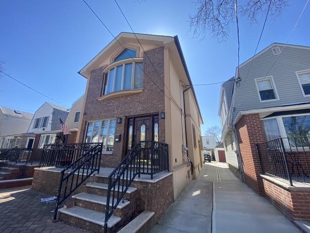 view of front of property featuring brick siding