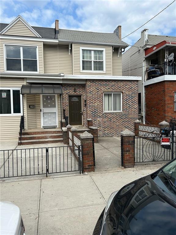 view of front of house with a gate and a fenced front yard