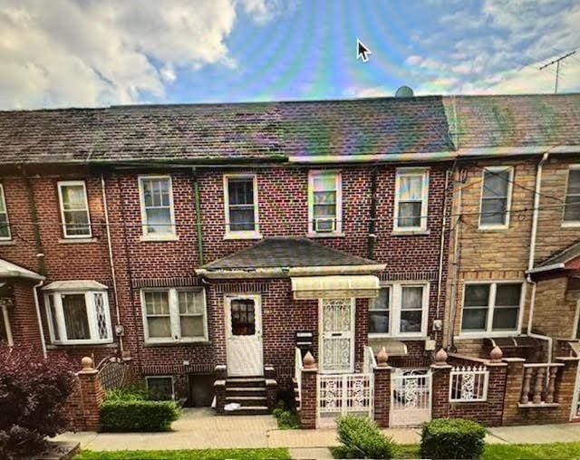 townhome / multi-family property with a shingled roof and entry steps