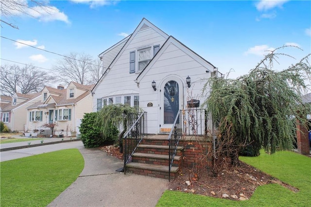 view of front of property with a front lawn