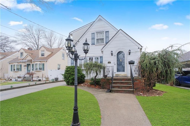 view of front of home with a front lawn