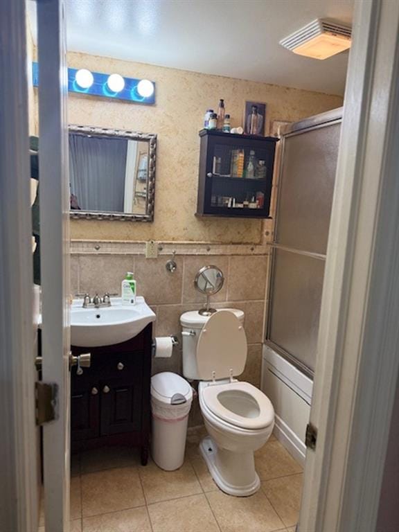 983 E 12th St Unit B, Brooklyn, NY 11230 - full bath with vanity, tile patterned floors, toilet, and shower / bath combination with glass door