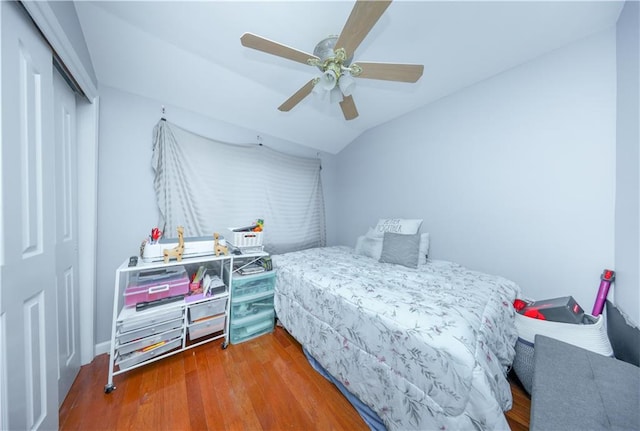 78 Darnell Ln, Staten Island, NY 10309 - bedroom featuring a ceiling fan, a closet, and wood finished floors
