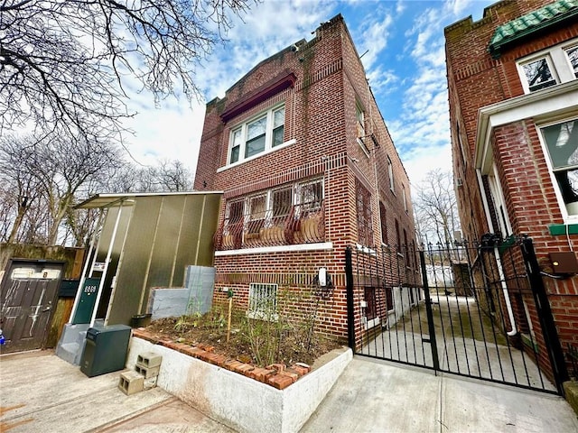 view of front facade with brick siding