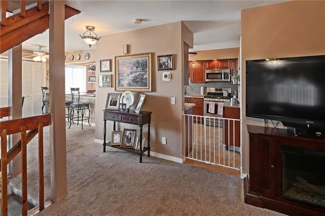 96 Lamped Loop Unit 2, New Springville, NY 10314 - living room featuring a ceiling fan, carpet floors, and baseboards