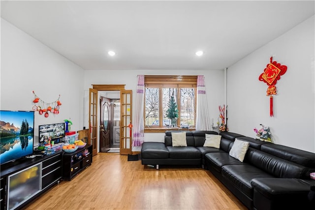 living area featuring recessed lighting and light wood-style floors