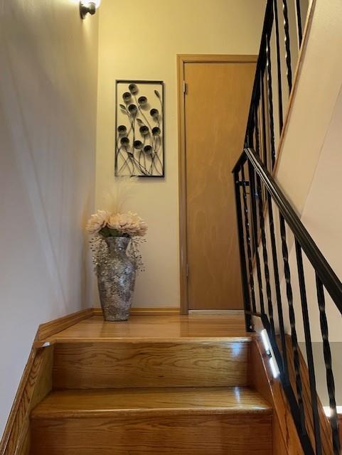 20 Linda Ln, Staten Island, NY 10312 - view of staircase