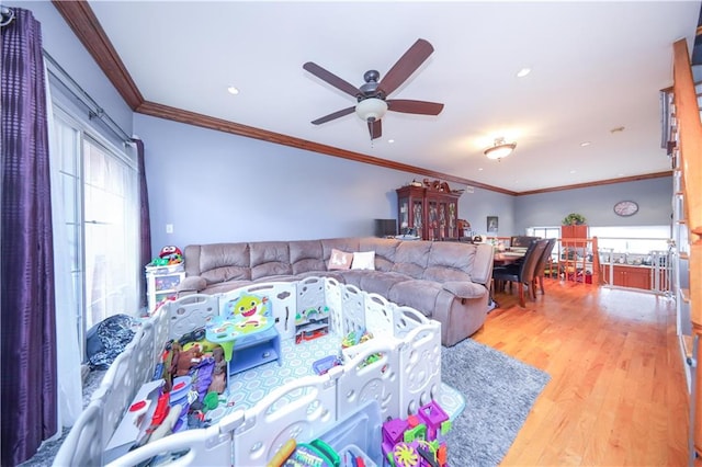 living room with crown molding, recessed lighting, ceiling fan, and wood finished floors