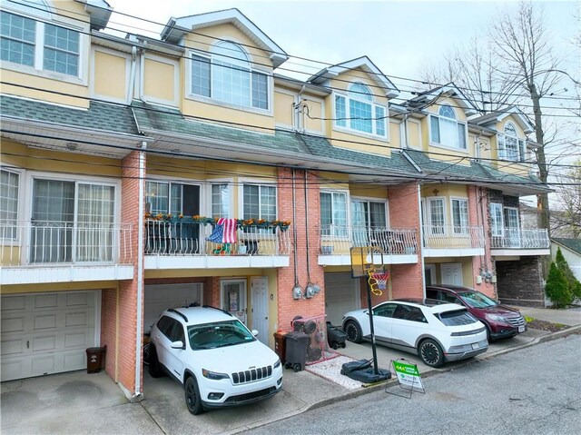 19 Ostrich Ct, Staten Island, NY 10309 - view of property featuring a garage and driveway