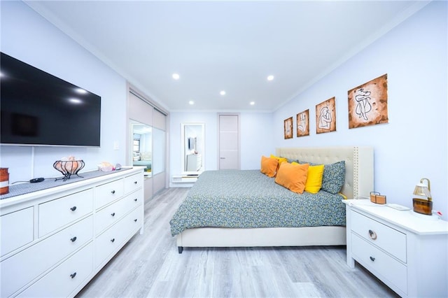 bedroom featuring crown molding, recessed lighting, and light wood-style floors
