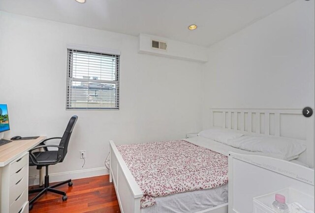 bedroom with baseboards, recessed lighting, dark wood-style floors, and visible vents