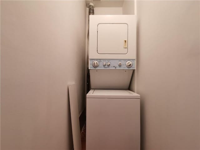 washroom with stacked washing machine and dryer