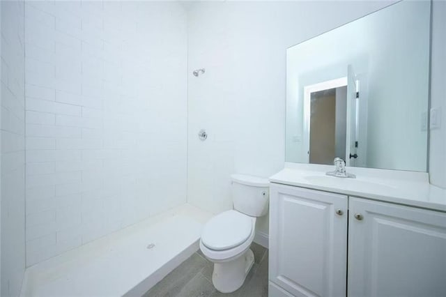146 Beach St, Staten Island, NY 10304 - full bathroom featuring vanity, toilet, and tiled shower