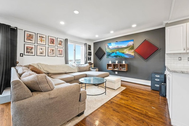 living room featuring wood finished floors, recessed lighting, and crown molding