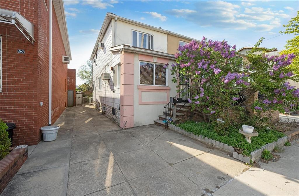 view of front of home featuring a patio