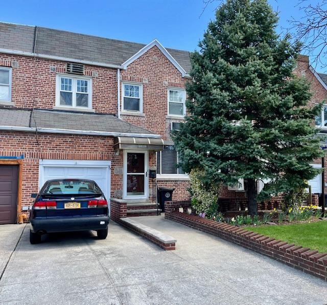 view of front of house featuring brick siding, a garage, and driveway
