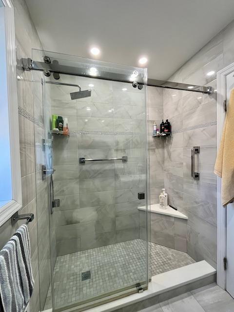 full bathroom featuring a shower stall