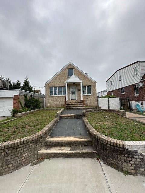 bungalow featuring fence
