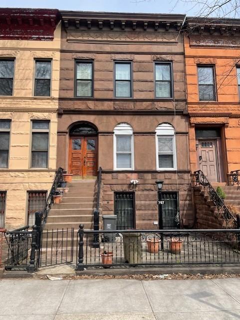 multi unit property with a fenced front yard
