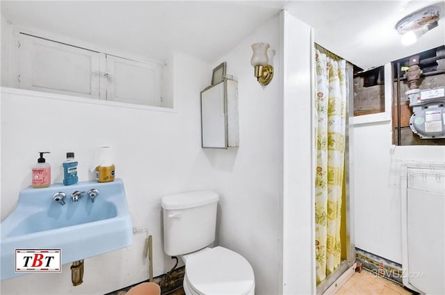 1378 E 93th St, Brooklyn, NY 11236 - full bath with toilet, a sink, and curtained shower