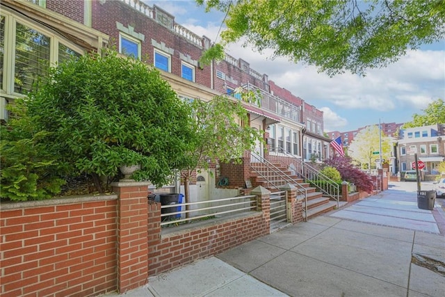 surrounding community featuring a residential view