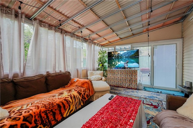sunroom with vaulted ceiling