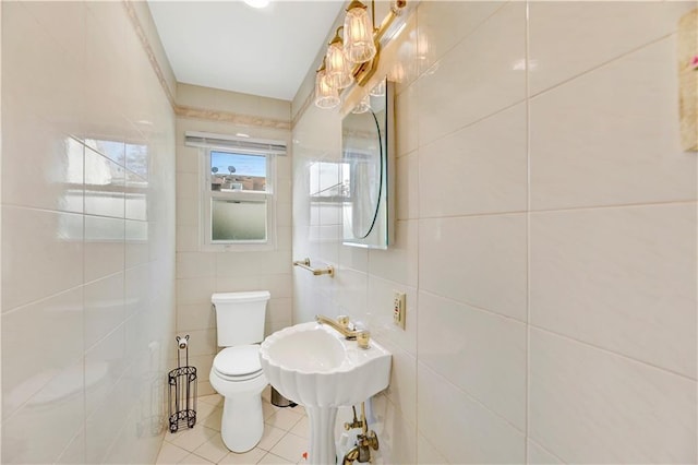 30 Beverly Rd, Staten Island, NY 10305 - bathroom featuring tile walls and tile patterned floors