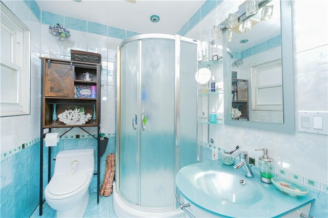 bathroom with tile walls, toilet, decorative backsplash, and a stall shower