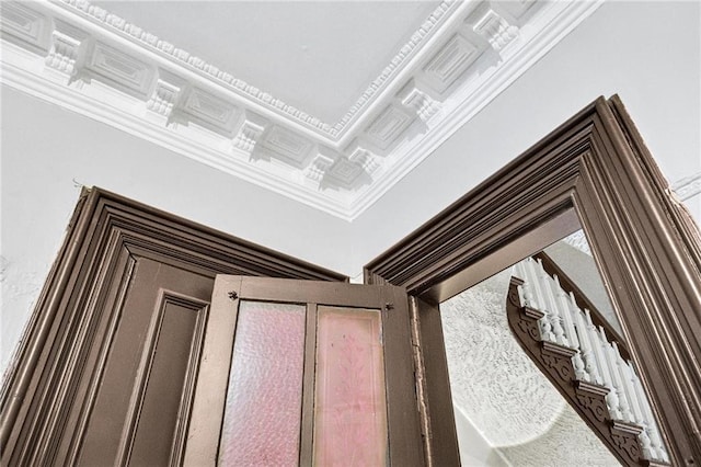details featuring crown molding