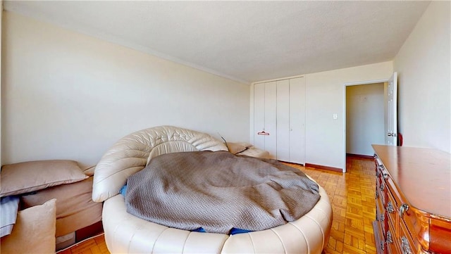 bedroom featuring a closet