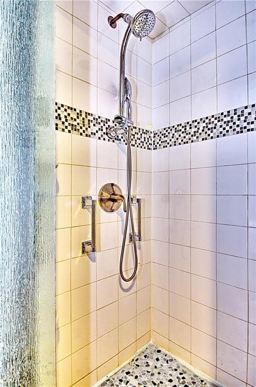 full bathroom featuring a shower stall
